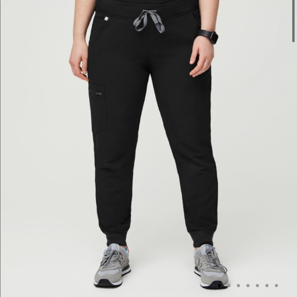 Figs Zamora Joggers size M Petite in Black
